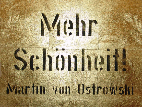 Martin von Ostrowski: Mehr Schönheit? 1997, Holz, Lack, Schlagmetall, 30 X 40 cm