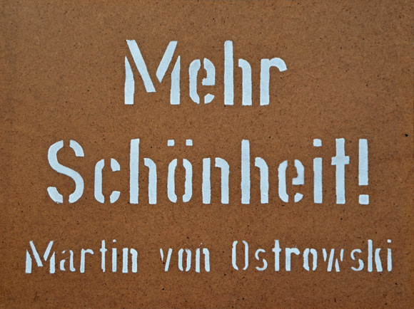 Martin von Ostrowski: Mehr Schönheit!, 2003, Holz, Lack, 30 x 40 cm