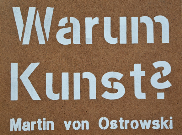 Martin von Ostrowski: Warum Kunst?, 2003, Holz, Lack, 30 x 40 cm