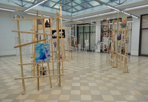 Martin von Ostrowski, Susanne Pomrehn: Gebrüder Grimm - constructed, 
						Installation in  der Humboldtuniversität zu Berlin,  
						Universitätshauptgebäuude, östlicher Lichthof, 6. März - 30. März 2017