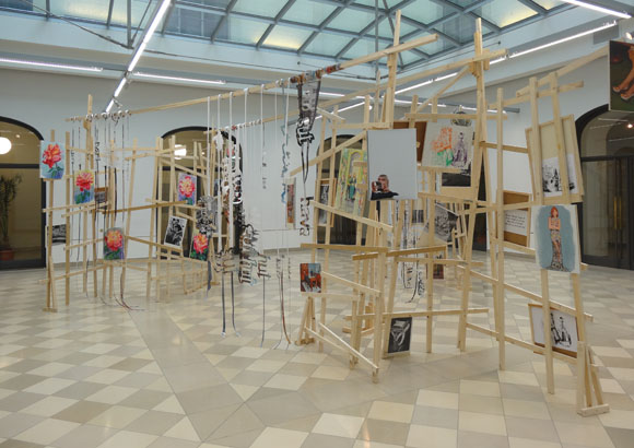 Martin von Ostrowski, Susanne Pomrehn: Gebrüder Grimm - constructed, 
						Installation in  der Humboldtuniversität zu Berlin,  
						Universitätshauptgebäuude, östlicher Lichthof, 6. März - 30. März 2017