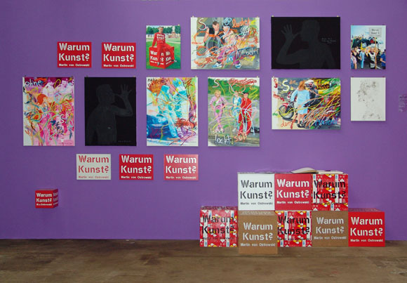 Martin von Ostrowski im Berliner Kunstsalon 2004, Installation: Warum Kunst?