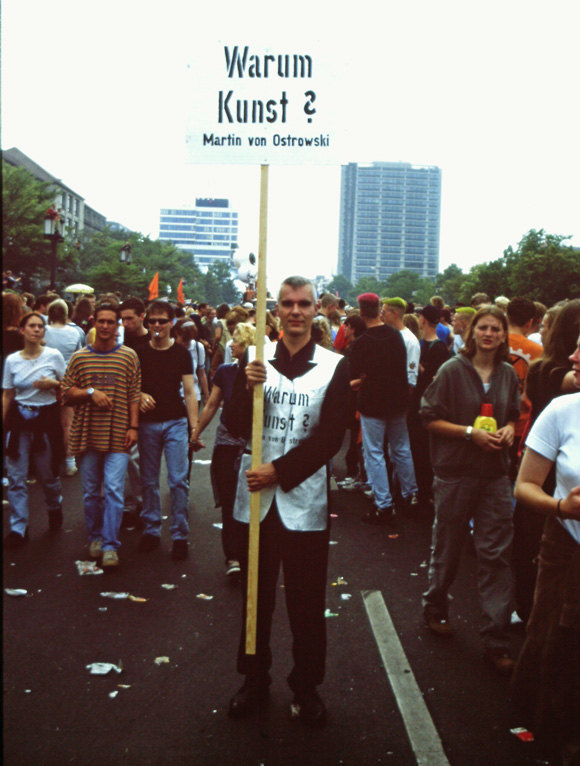 Martin von Ostrowski: Warum Kunst? Love Parade 1996, Foto: Jörg Vollbrecht