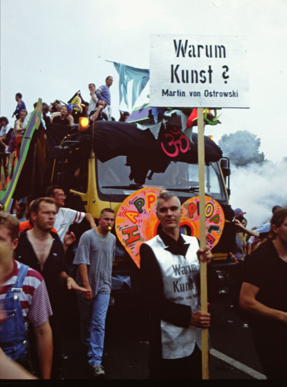 Martin von Ostrowski: Warum Kunst? Love Parade 1996, Foto: Jörg Vollbrecht