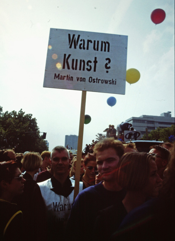 Martin von Ostrowski: Warum Kunst? Love Parade 1996, Foto: Jörg Vollbrecht