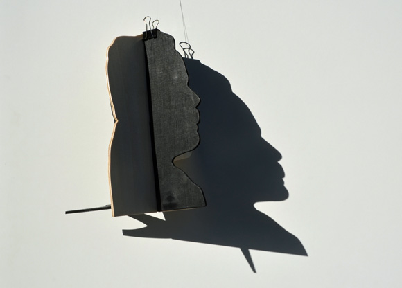 Martin von Ostrowski: Friedrich Nietzsche, Doppel, 2014, Beize, Klarlack auf Birkensperrholz, ohne Schatten 30 x 25 x 20 cm